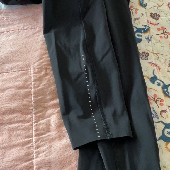 Lululemon running tights with 6 pockets!
Size 2 in excellent used condition - Picture 7 of 8